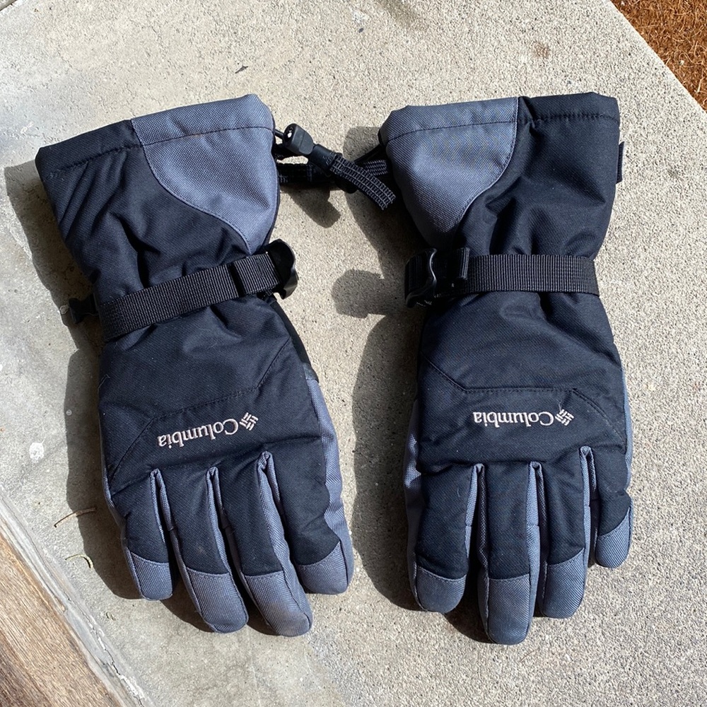 Columbia ski gloves. Good condition. Mens small